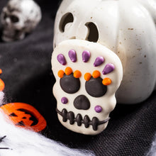 Load image into Gallery viewer, Crânes mignons et effrayants, biscuit de fantaisie pour chien | Halloween