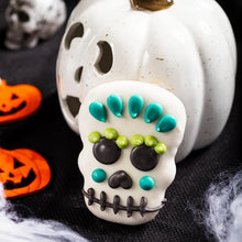 Load image into Gallery viewer, Crânes mignons et effrayants, biscuit de fantaisie pour chien | Halloween