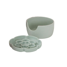 Load image into Gallery viewer, Dexypaws Bol surélevé en céramique pour chat 7.75 oz - Avec ralentisseur - Forme de fleur - Vert sauge