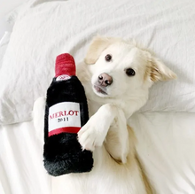 Load image into Gallery viewer, Jouet pour chien peluche Zippy Paws, Bouteille de vin rouge