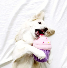 Load image into Gallery viewer, Jouet pour chien peluche Zippy Paws, Cupcake rose