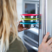 Load image into Gallery viewer, Messy Mutts Ensemble de 3 bols avec couvercles, Vert, Bleu et rouge