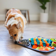 Load image into Gallery viewer, Messy Mutts Tapis de fouille à ventouses avec section de léchage carré