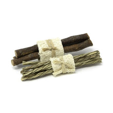 Load image into Gallery viewer, Oxbow Enriched Life - Gâterie à mâcher pour rongeur - Bâtons & foin