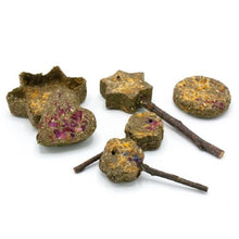 Load image into Gallery viewer, Oxbow Enriched Life - Gâterie à mâcher pour rongeur - Boite "Timothy Party" Contient 6 gâteries