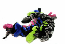 Load image into Gallery viewer, Schum-Tug jouet pour chien en peluche tressé Medium Régulier - Boutique Le Jardin Des Animaux -jouet chienBoutique Le Jardin Des AnimauxSCG01100