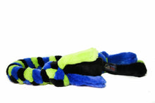 Load image into Gallery viewer, Schum-Tug jouet pour chien en peluche tressé Medium Régulier - Boutique Le Jardin Des Animaux -jouet chienBoutique Le Jardin Des AnimauxSCG95291