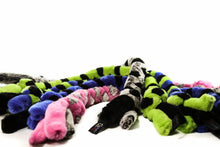 Load image into Gallery viewer, Schum-Tug jouet pour chien en peluche tressé Medium Slim - Boutique Le Jardin Des Animaux -jouet chienBoutique Le Jardin Des AnimauxSCG95295