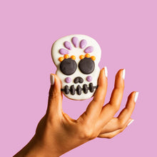 Load image into Gallery viewer, Crânes mignons et effrayants, biscuit de fantaisie pour chien | Halloween
