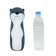 Load image into Gallery viewer, Bud&#39;z Jouet en latex avec bouteille d&#39;eau recyclée - Loutre

