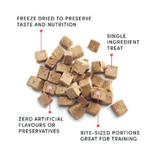 Load image into Gallery viewer, Crumps&#39; Naturals Mini-bouchées d&#39;entraînement pour chien - Coeurs de porc lyophilisés
