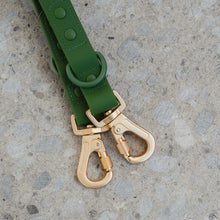 Load image into Gallery viewer, Dexypaws Laisse &quot;Mains Libre&quot; imperméable pour chien - Vert camouflage - 6 pieds

