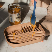 Load image into Gallery viewer, Dexypaws Tapis de léchage en silicone &quot;Cache-cache&quot; à alimentation lente - Carré - Affogato
