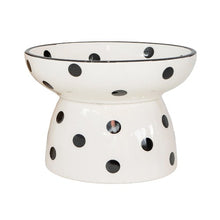 Load image into Gallery viewer, Dexypaws Bol surélevé en céramique pour chat 8.7 oz, Blanc avec imprimé de pois noirs
