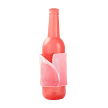 Load image into Gallery viewer, Hugsmart "Boozy Tailz" Jouet en caoutchouc &amp; tissu craquant pour chien - Rosé
