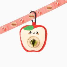 Load image into Gallery viewer, Hugsmart Distributeur à sacs de ramassage - Pomme en peluche
