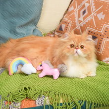 Load image into Gallery viewer, Hugsmart "Meow Buddies" Jouet avec cachette à gâteries pour Chat - Duo licorne &amp; arc-en-ciel
