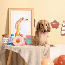 Load image into Gallery viewer, Hugsmart "Yappy Birthday" Jouet en caoutchouc &amp; tissu craquant pour chien - Chapeau - Bleu

