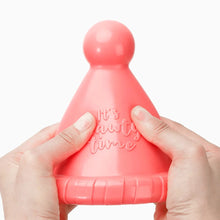 Load image into Gallery viewer, Hugsmart "Yappy Birthday" Jouet en caoutchouc &amp; tissu craquant pour chien - Chapeau - Rose
