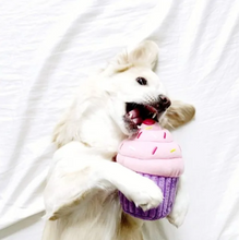 Load image into Gallery viewer, Jouet pour chien peluche Zippy Paws, Cupcake rose
