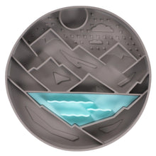 Load image into Gallery viewer, Messy Mutts Bol d&#39;alimentation en silicone - Gris à motif de montagnes
