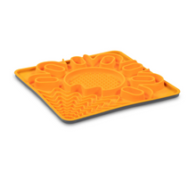 Charger l&#39;image dans la galerie, Messy Mutts Tapis D&#39;alimentation En Silicone Multi-surfaces Avec Cadre 10&quot;x10&quot; - Orange
