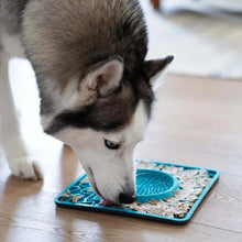 Load image into Gallery viewer, Messy Mutts Tapis d&#39;alimentation thérapeutique en silicone avec bol intégré, Bleu
