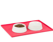 Load image into Gallery viewer, Messy Mutts Tapis en silicone avec travers de métal, Rouge
