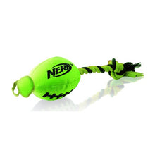 Load image into Gallery viewer, Ballon de football à lancer Nerf Dog avec corde, vert
