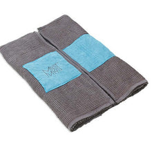 Load image into Gallery viewer, Messy Mutts Tapis de séchage et serviette en microfibre avec poches pour les mains
